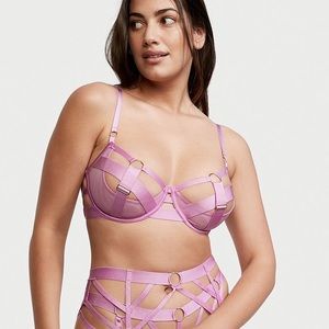38D Victoria’s Secret lilac strappy harness bra